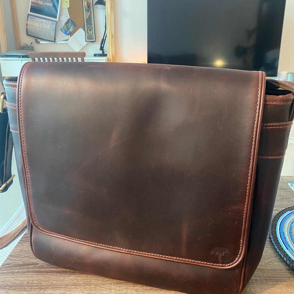 Kodiak Brown Leather Messenger Bag with Timeless Design